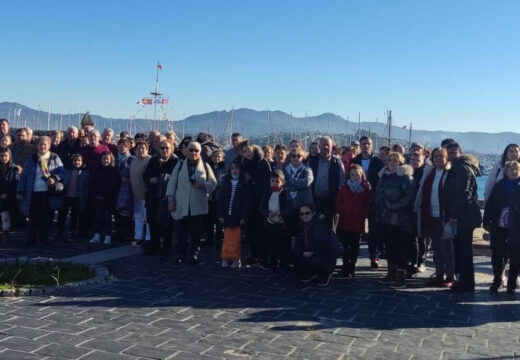 Un total de 83 veciños e veciñas de Frades realizan unha excursión a Baiona e Vigo